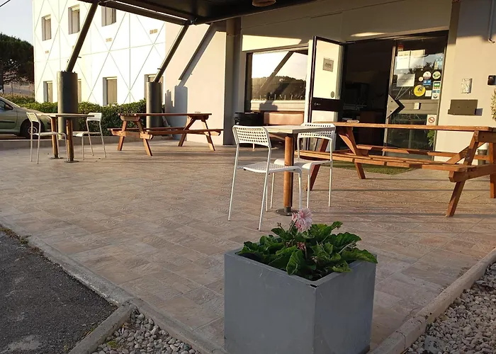 Hotel Thania