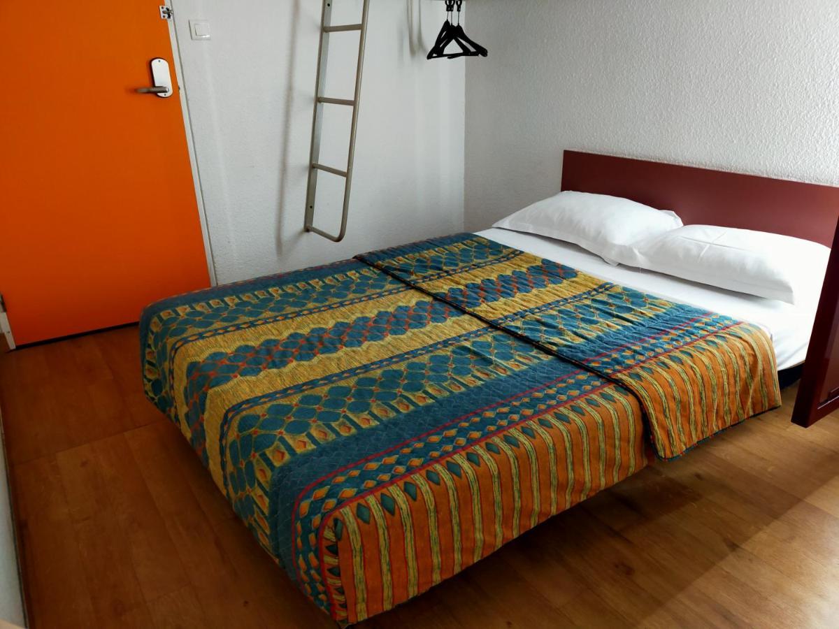 Thania Hotel