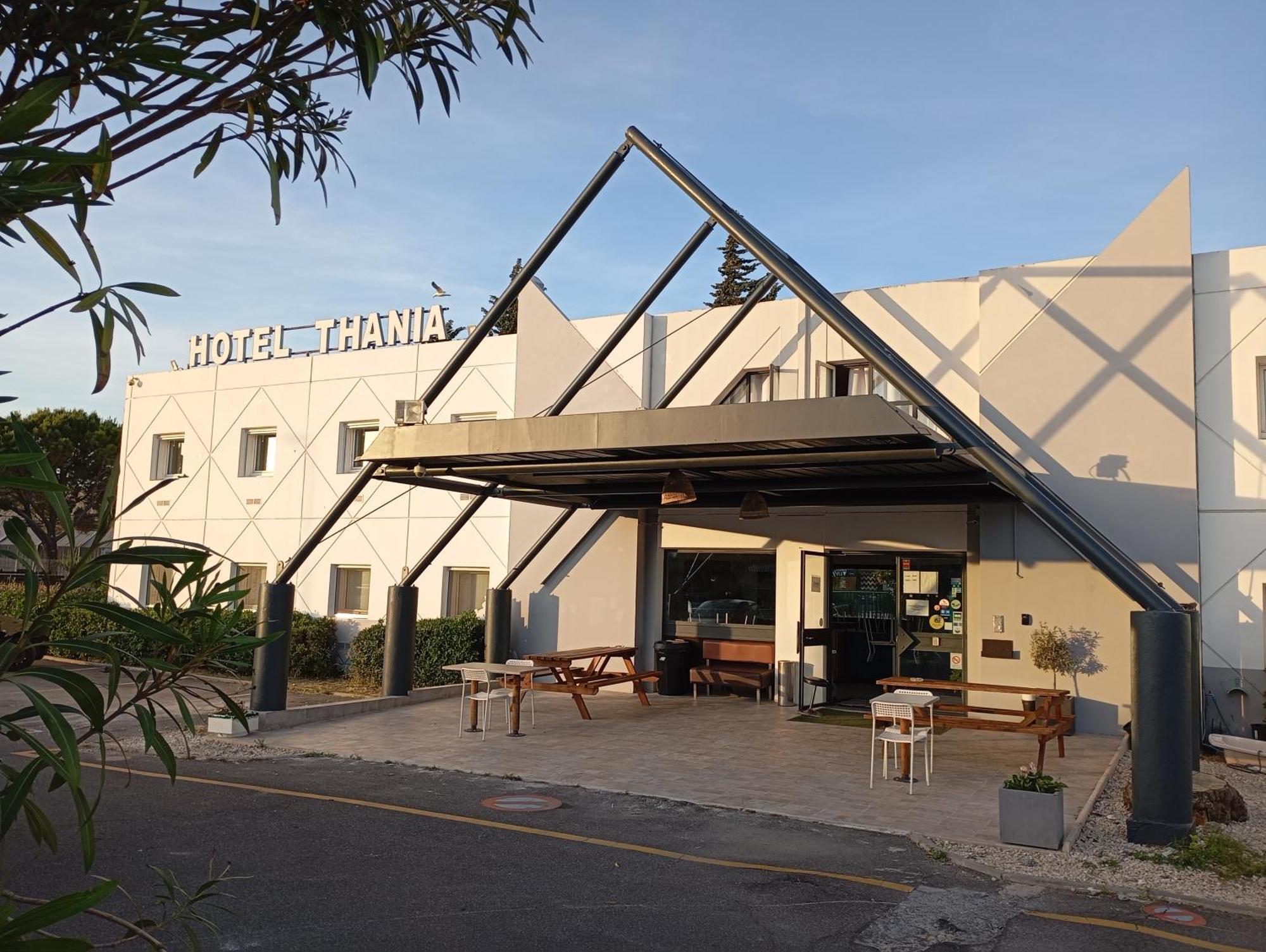 Thania Hotel 2*